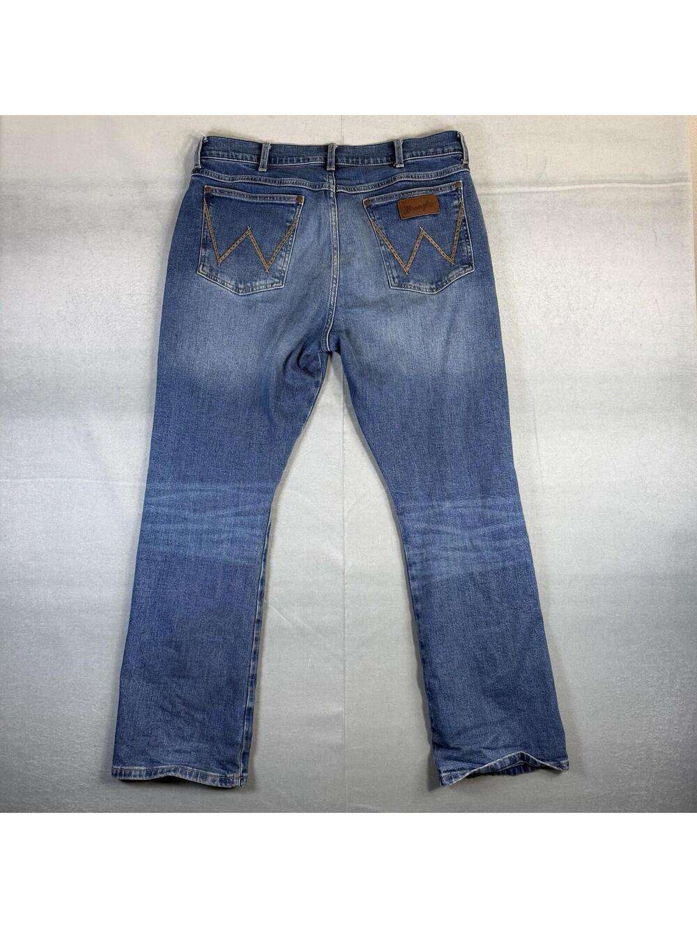 Wrangler Retro Jeans Mens 36x30 Blue Medium Wash Slim Bootcut Cowboy Denim - Picture 3 of 8